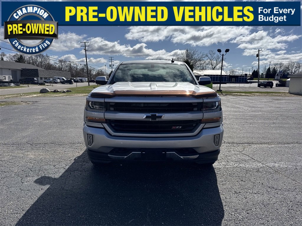 2017 Chevrolet Silverado 1500 LT2 photo 2