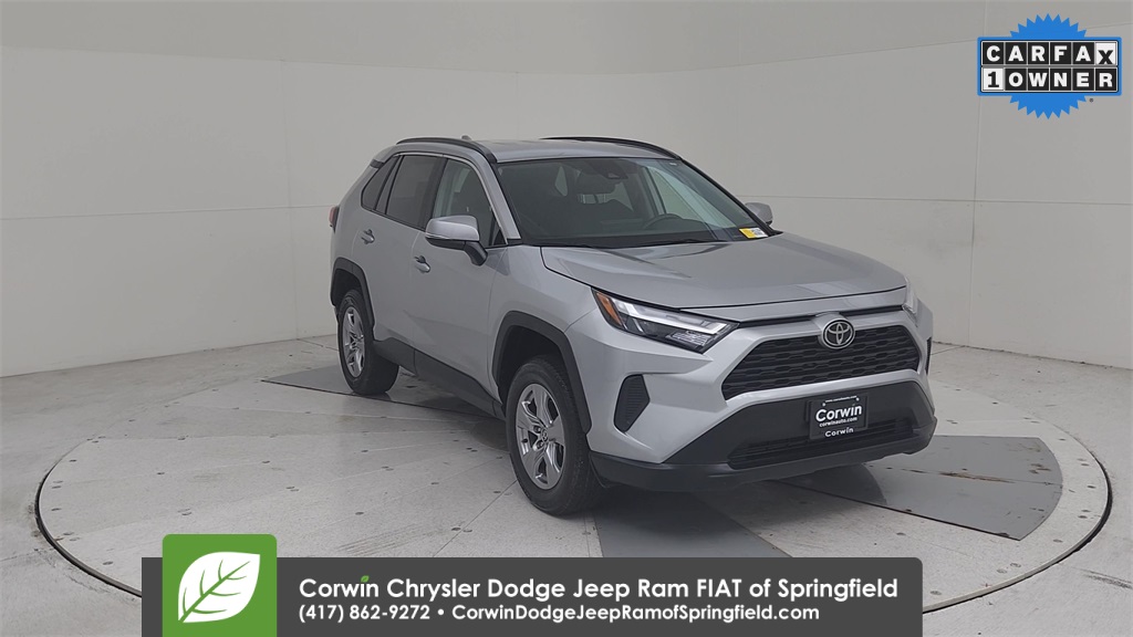 2024 Toyota RAV4 XLE photo 3