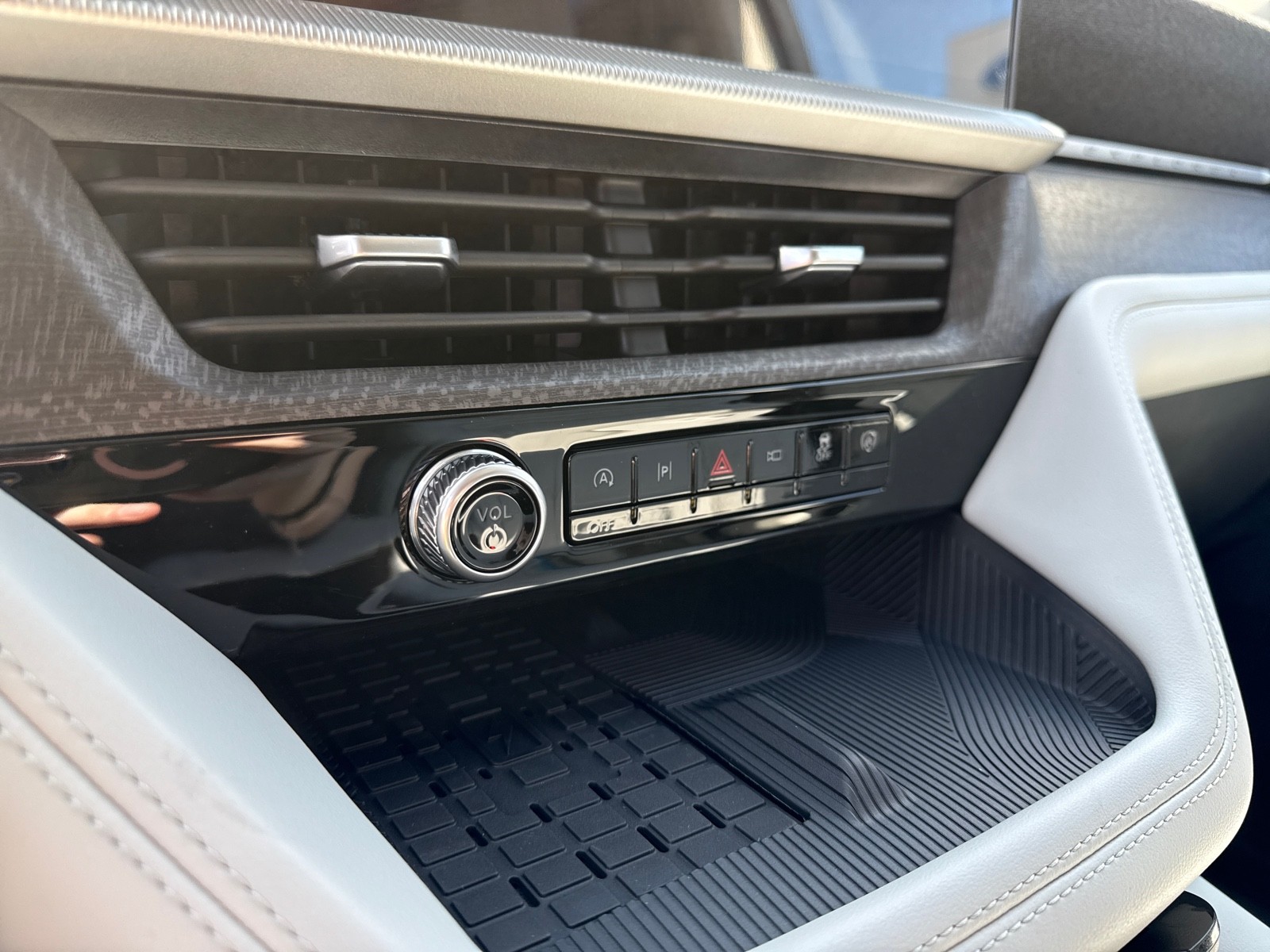 2025 Ford Explorer Platinum photo 16