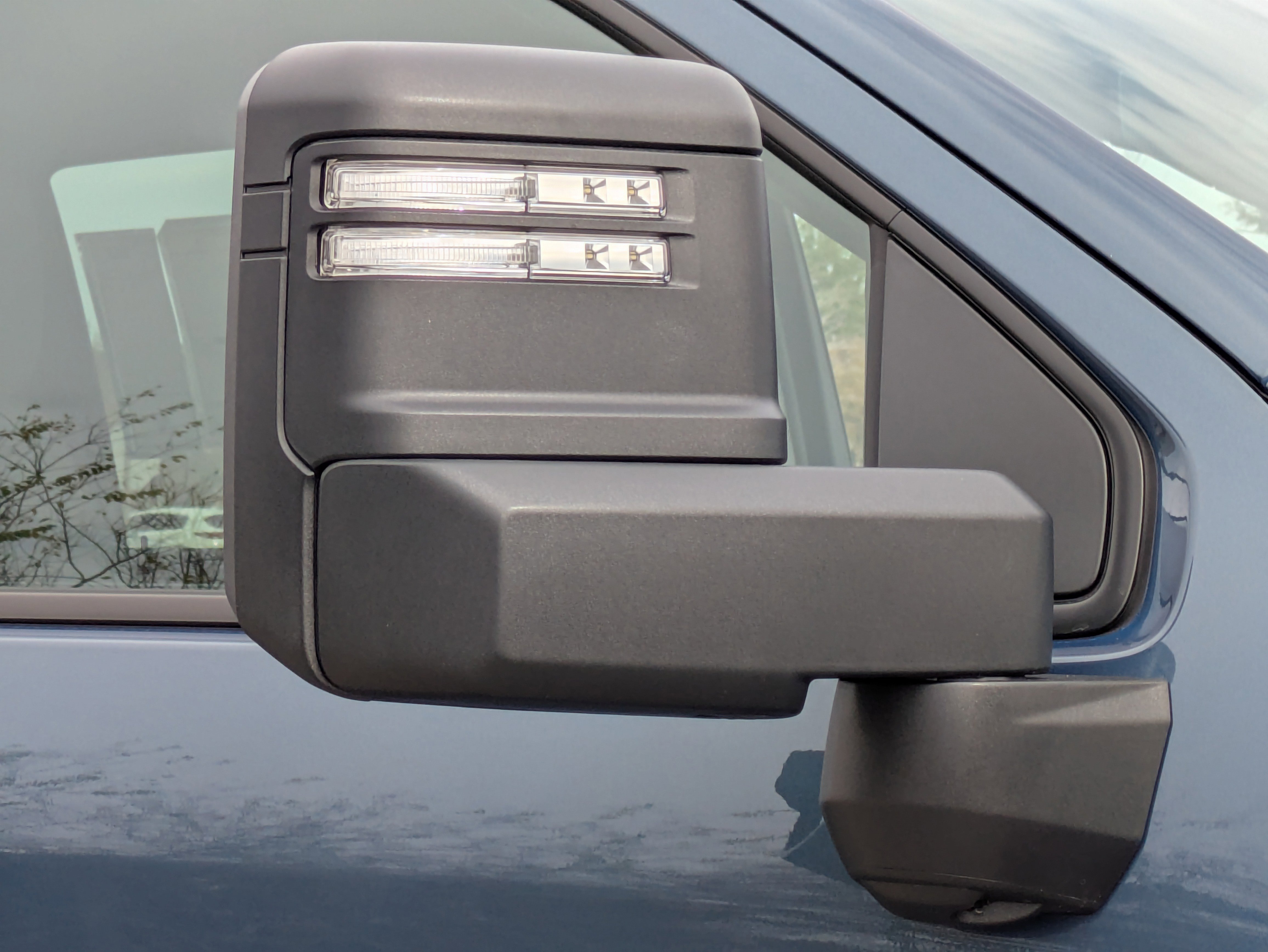 2026 Chevrolet Silverado 2500HD Custom photo 2