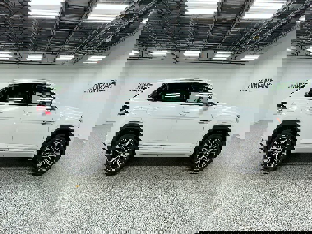 2026 Volkswagen Atlas Cross Sport SEL Premium R-Line photo 4