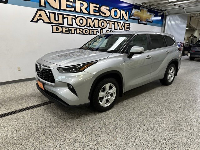 2023 Toyota Highlander LE's photo