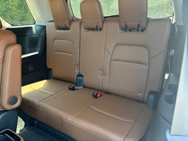 2023 Nissan Pathfinder Platinum photo 11