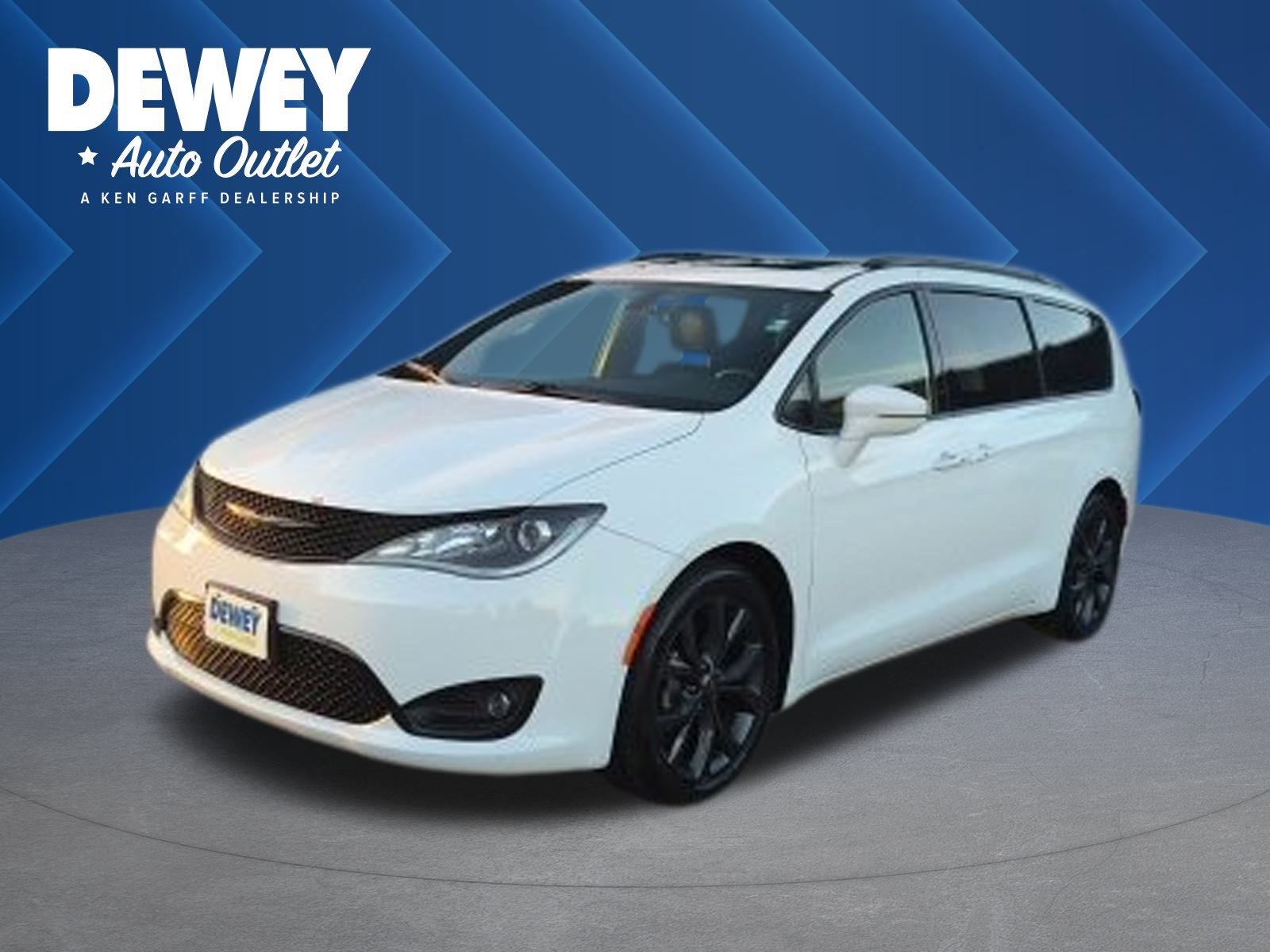 2019 Chrysler Pacifica Limited's photo