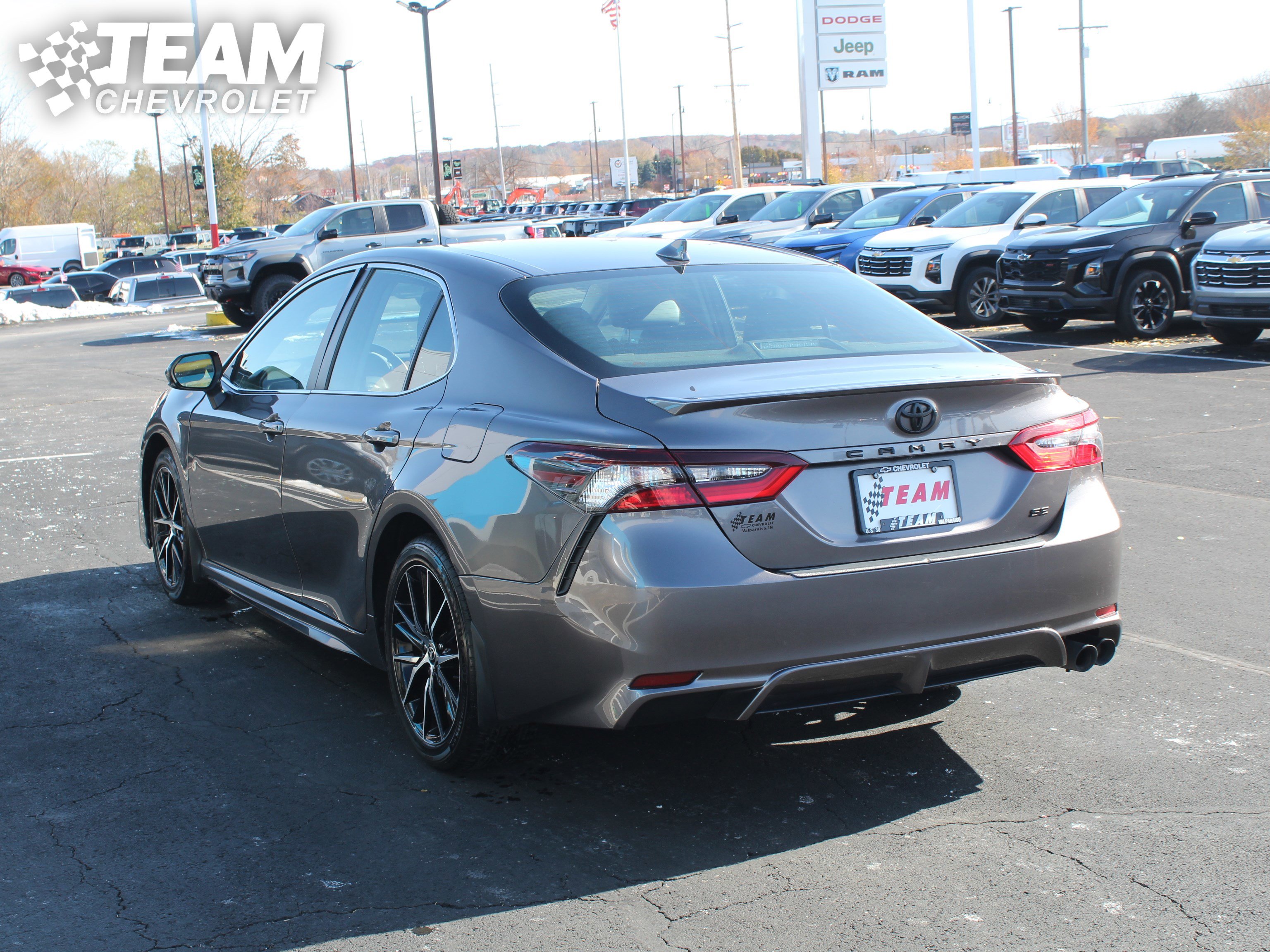 2023 Toyota Camry SE photo 3