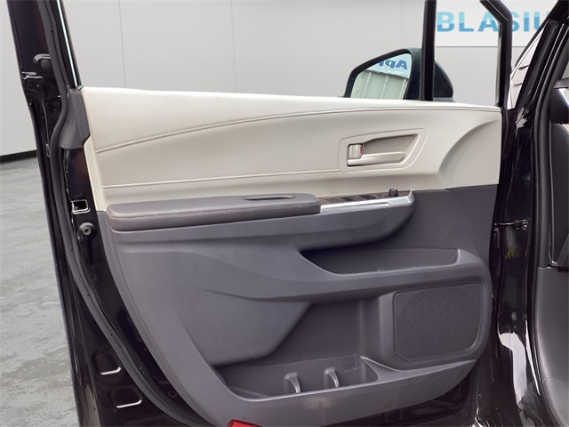 2021 Toyota Sienna LE photo 15