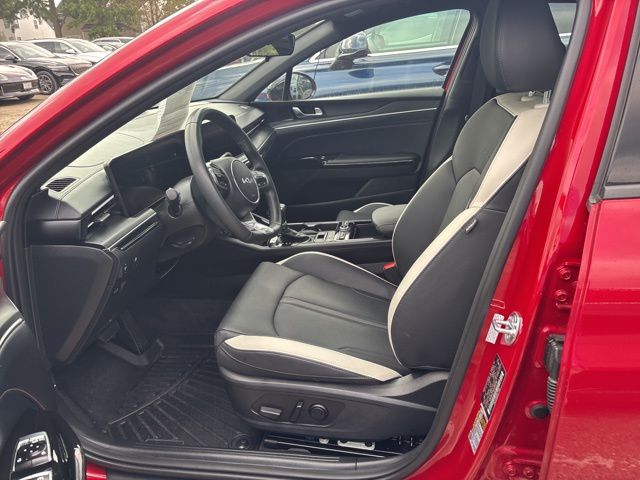 2025 Kia K5 GT-Line photo 7