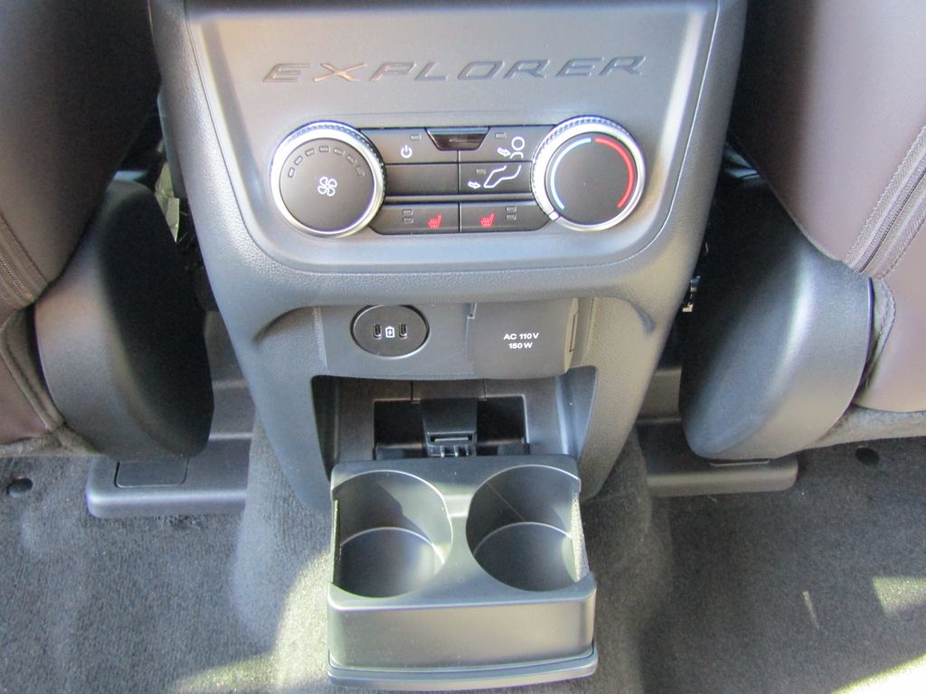 2025 Ford Explorer Platinum photo 32
