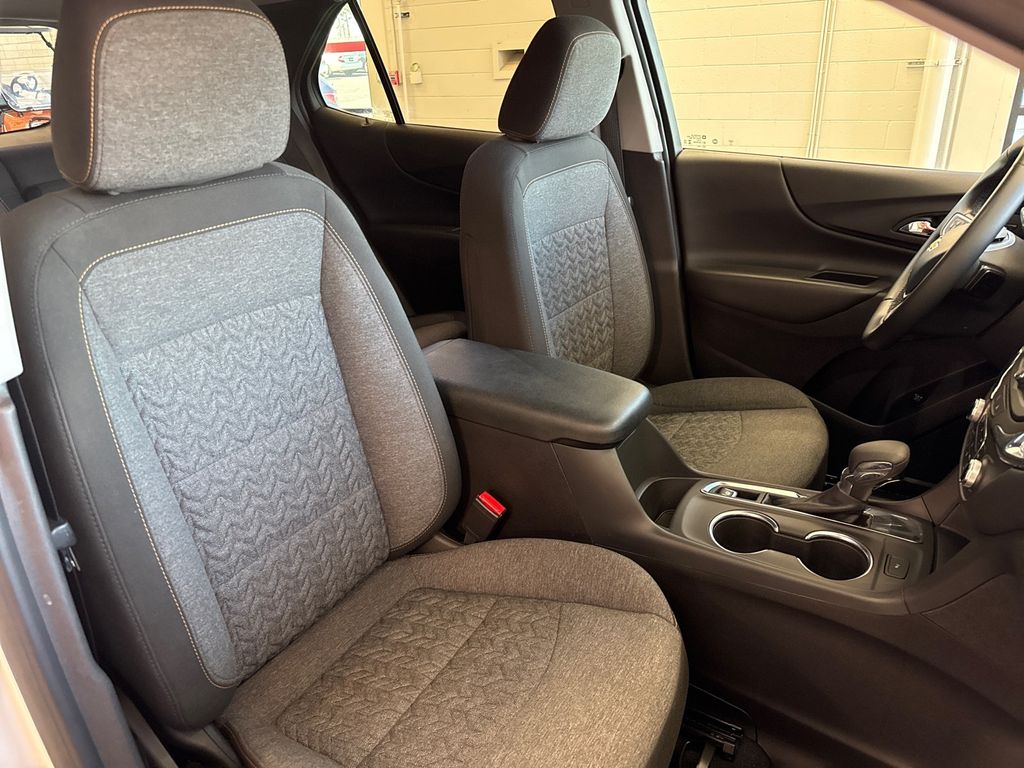 2024 Chevrolet Equinox LT photo 11