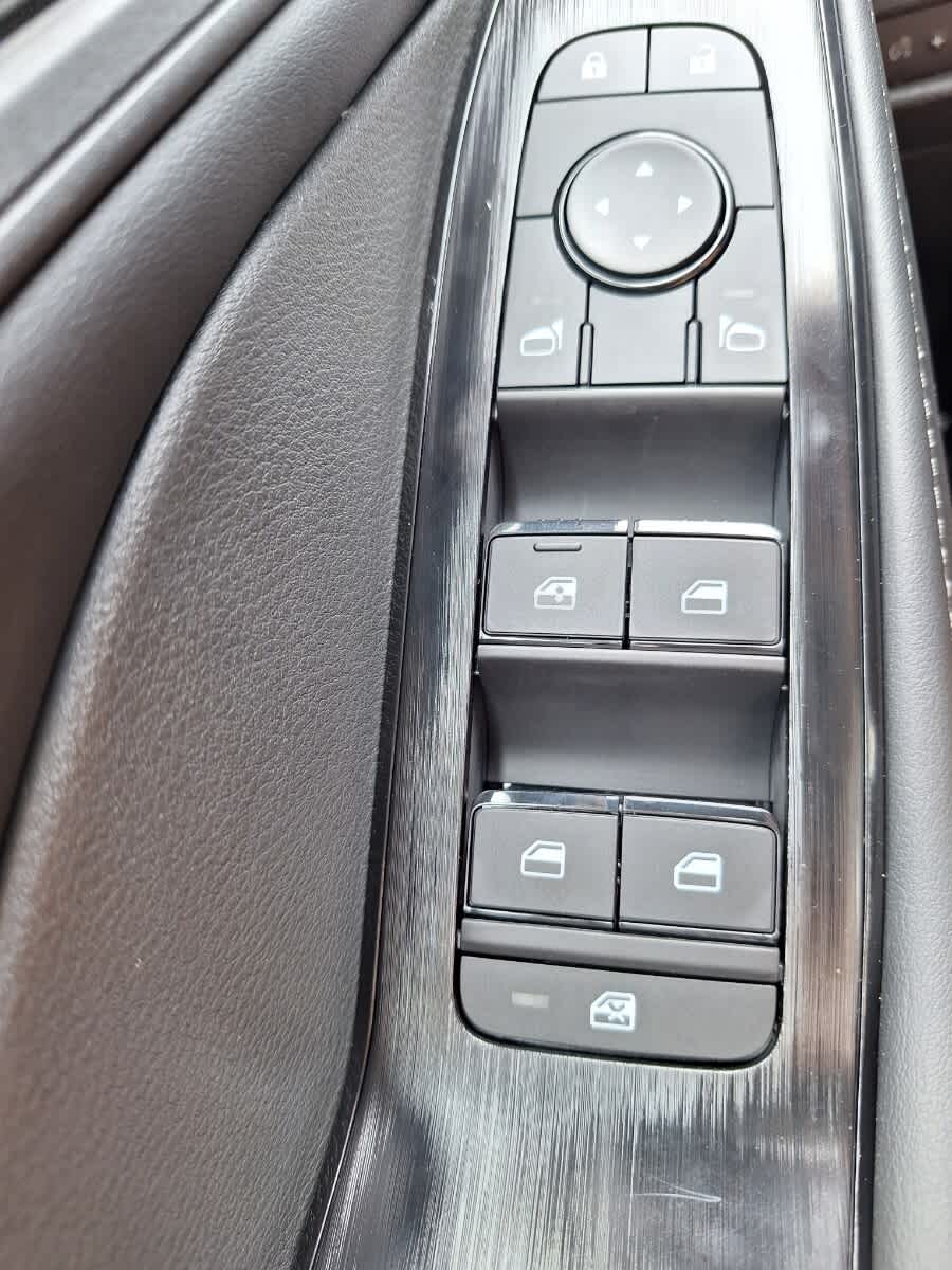 2026 Nissan Rogue SV photo 17