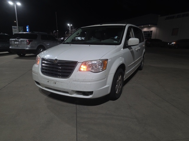 2008 Chrysler Town & Country Touring's photo