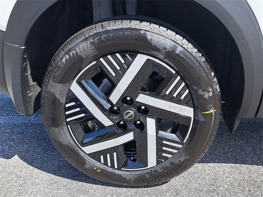 2026 Nissan Kicks SV photo 8
