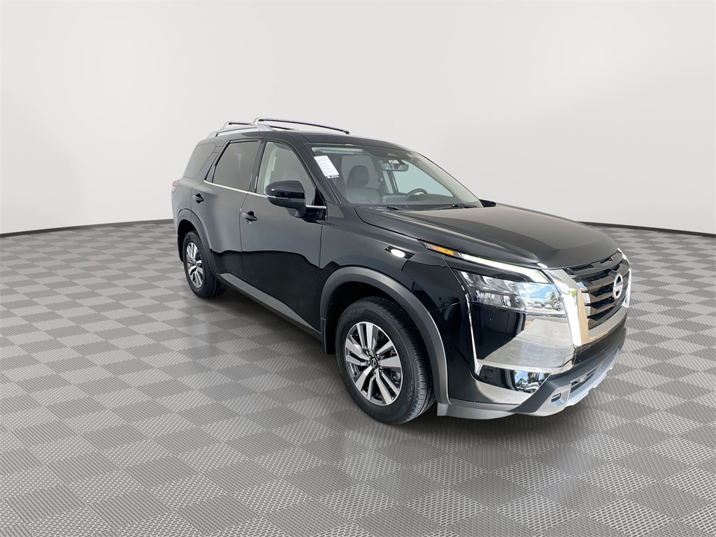 2025 Nissan Pathfinder SL photo 2