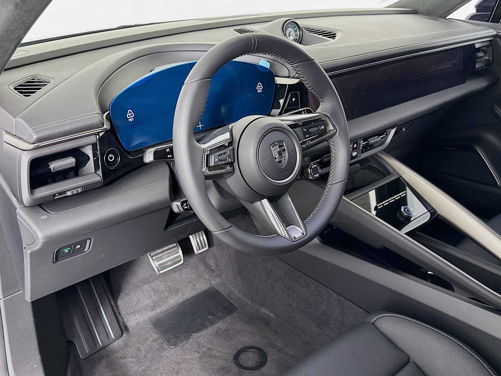 2025 Porsche Macan Turbo Electric photo 4