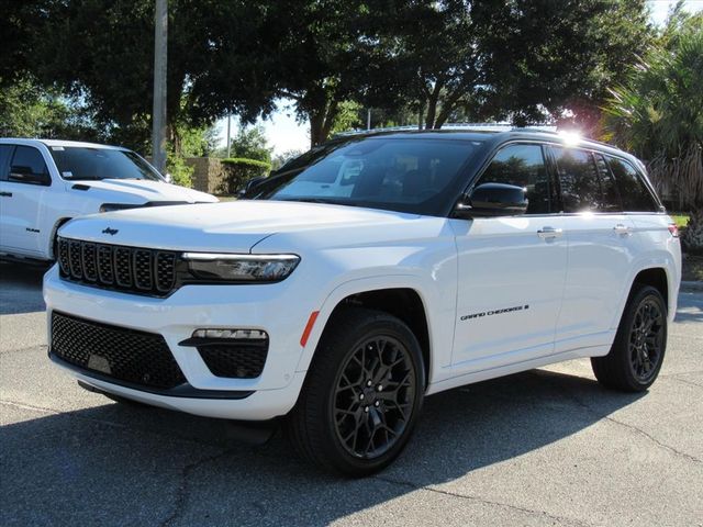 2025 Jeep Grand Cherokee Summit photo 3