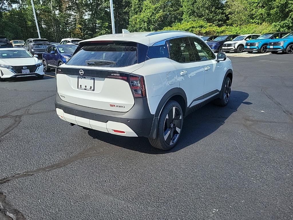 2025 Nissan Kicks SR photo 4
