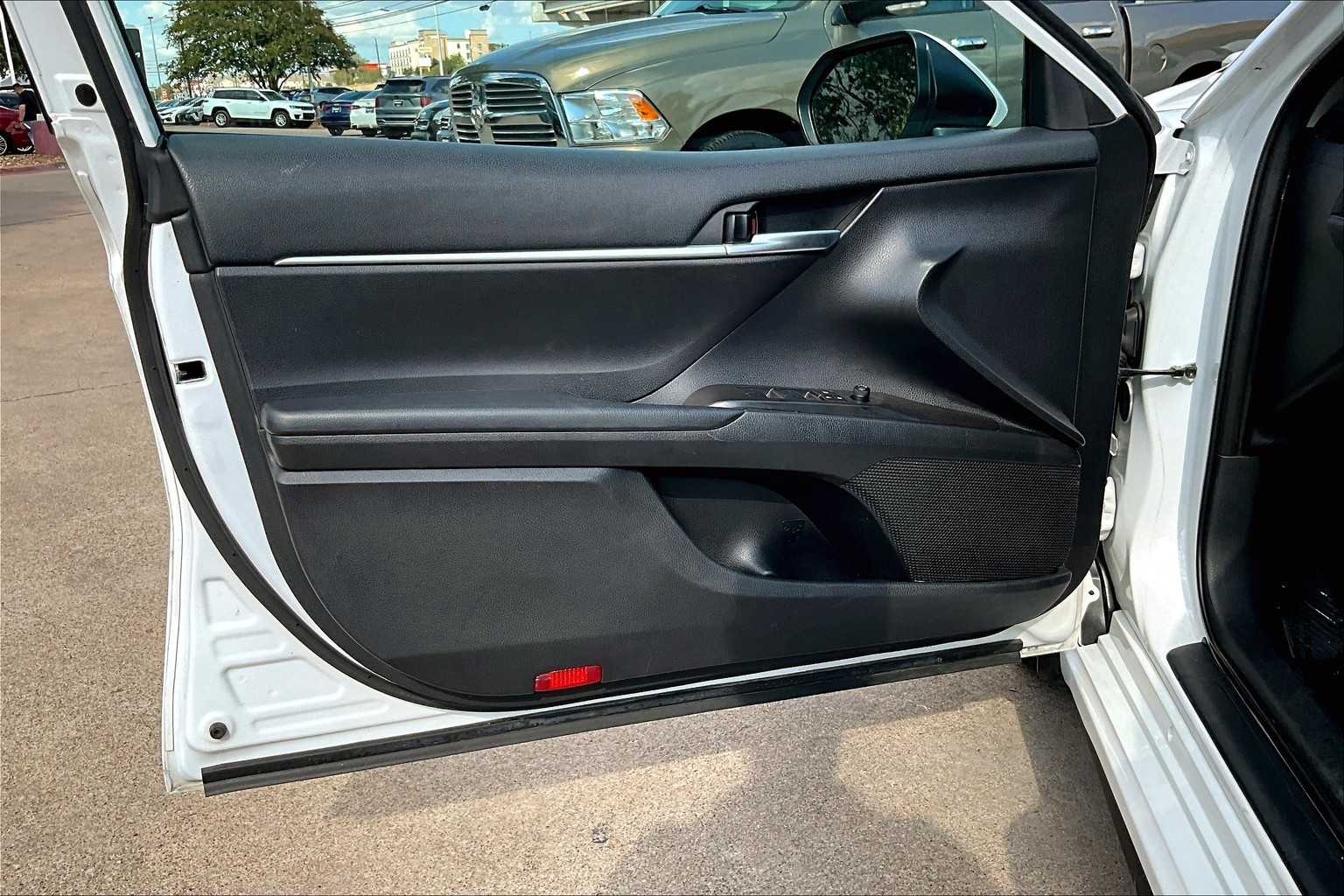 2023 Toyota Camry SE photo 20