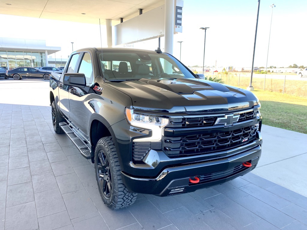 2025 Chevrolet Silverado 1500 LT Trail Boss photo 2