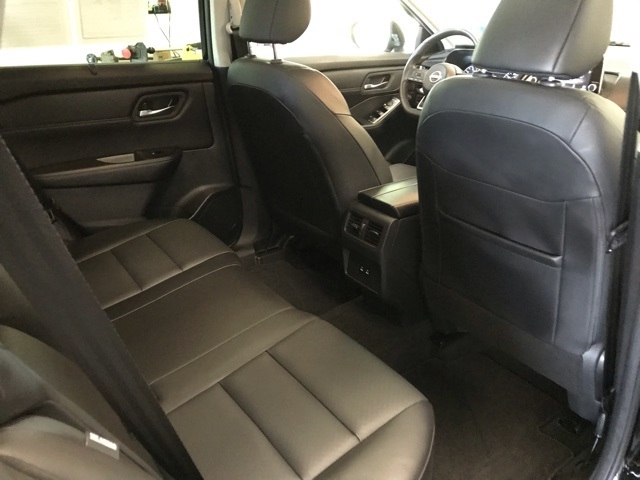 2024 Nissan Rogue SV photo 12