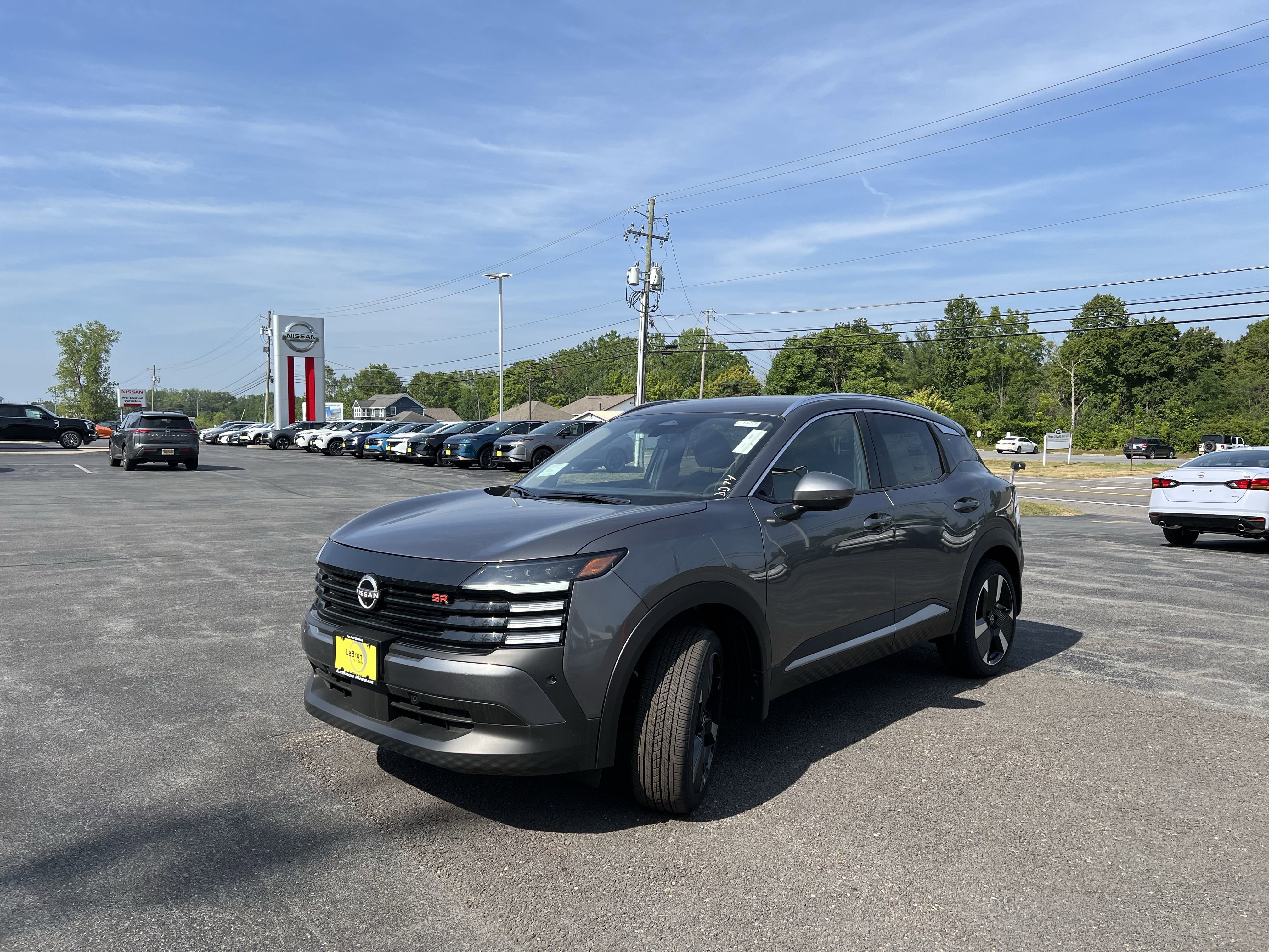2025 Nissan Kicks SR AWD's photo
