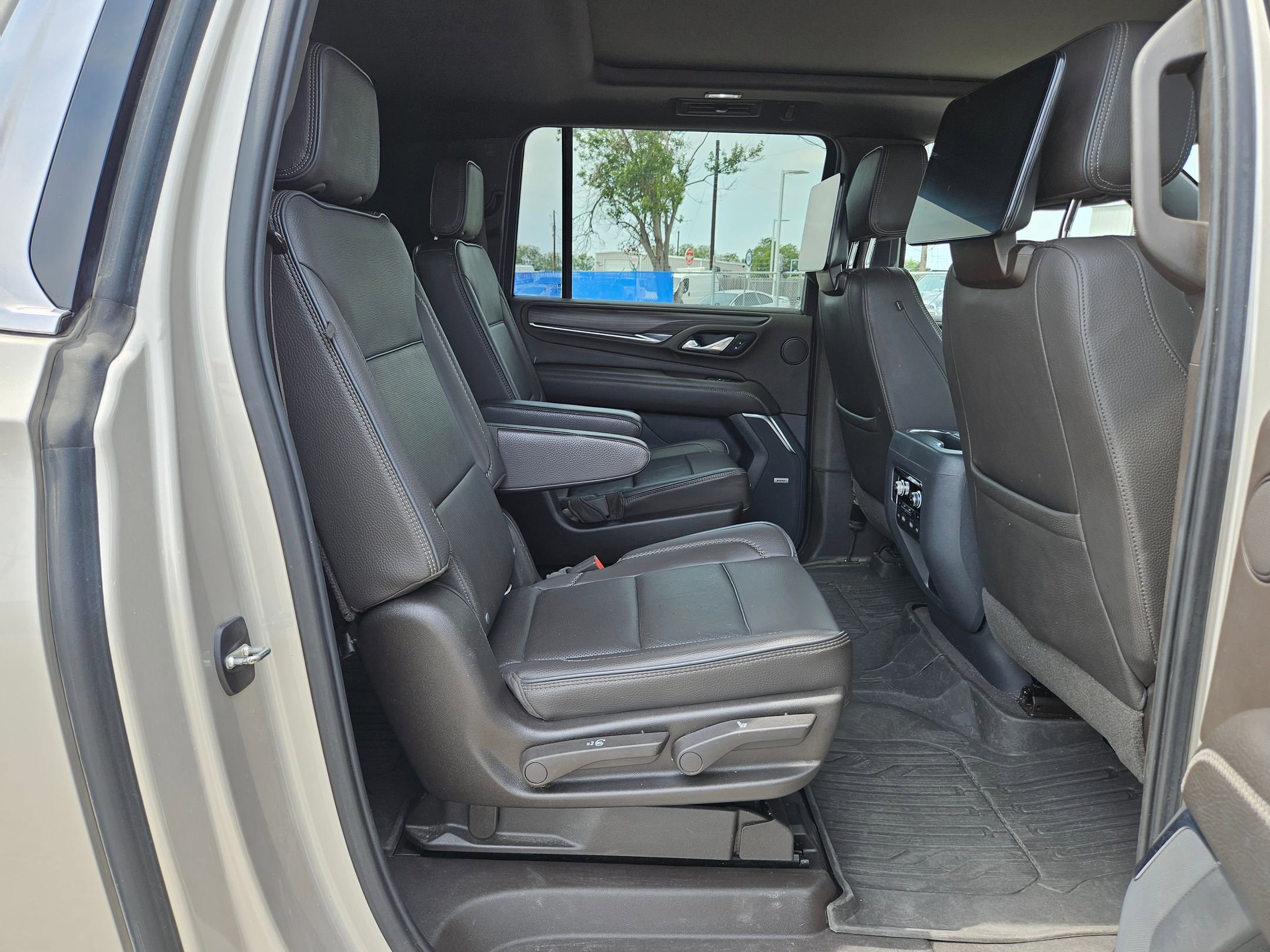 2021 Gmc Yukon XL Denali photo 24