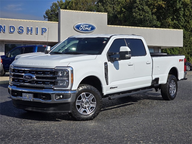 2023 Ford F-250 Lariat photo 2