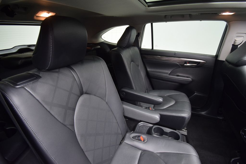 2021 Toyota Highlander Hybrid Platinum photo 20