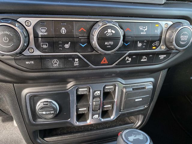 2023 Jeep Wrangler Sahara photo 14