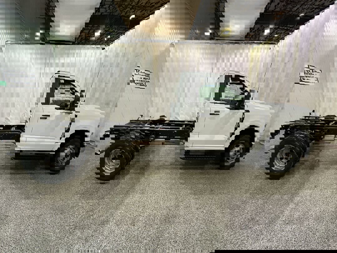 2025 Ford F-350 XL photo 4