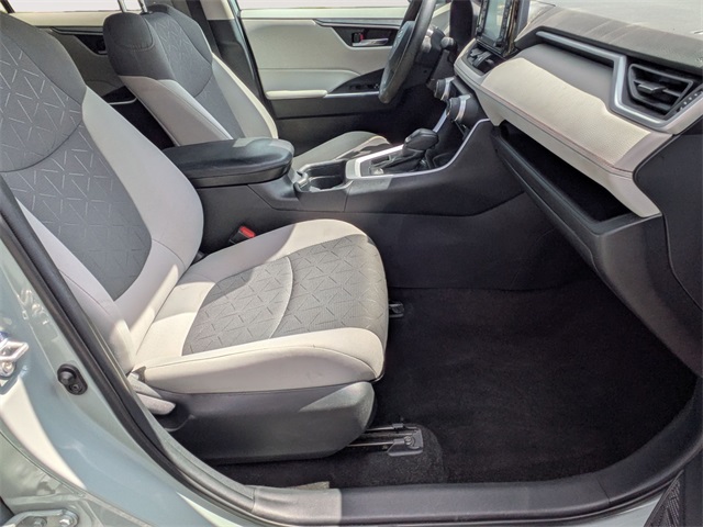 2021 Toyota RAV4 XLE photo 25