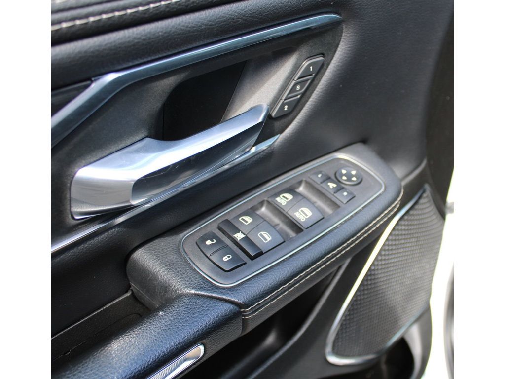 2024 Ram 1500 Laramie photo 3