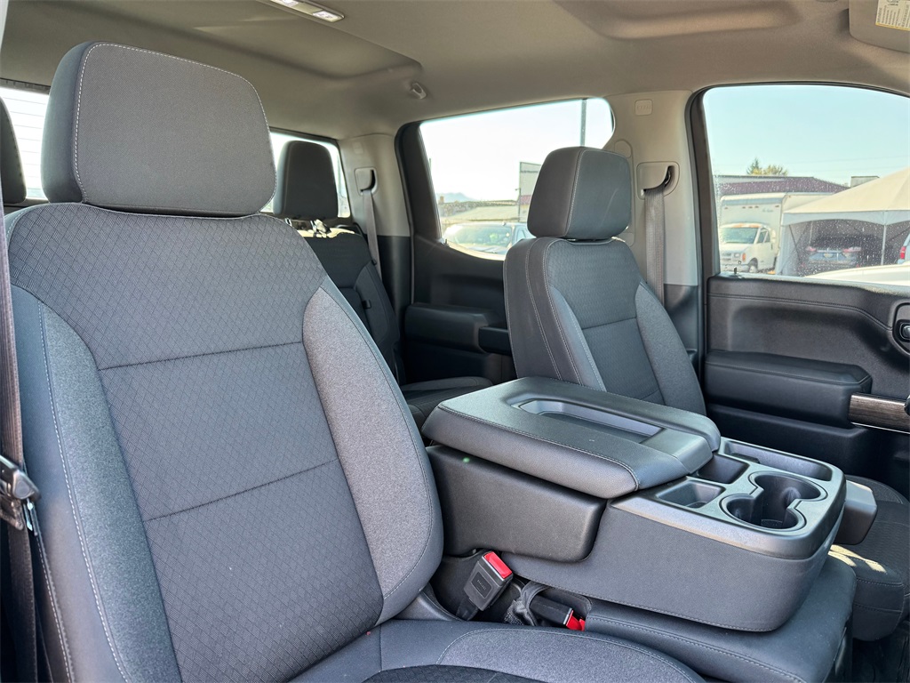2019 Chevrolet Silverado 1500 LT photo 2