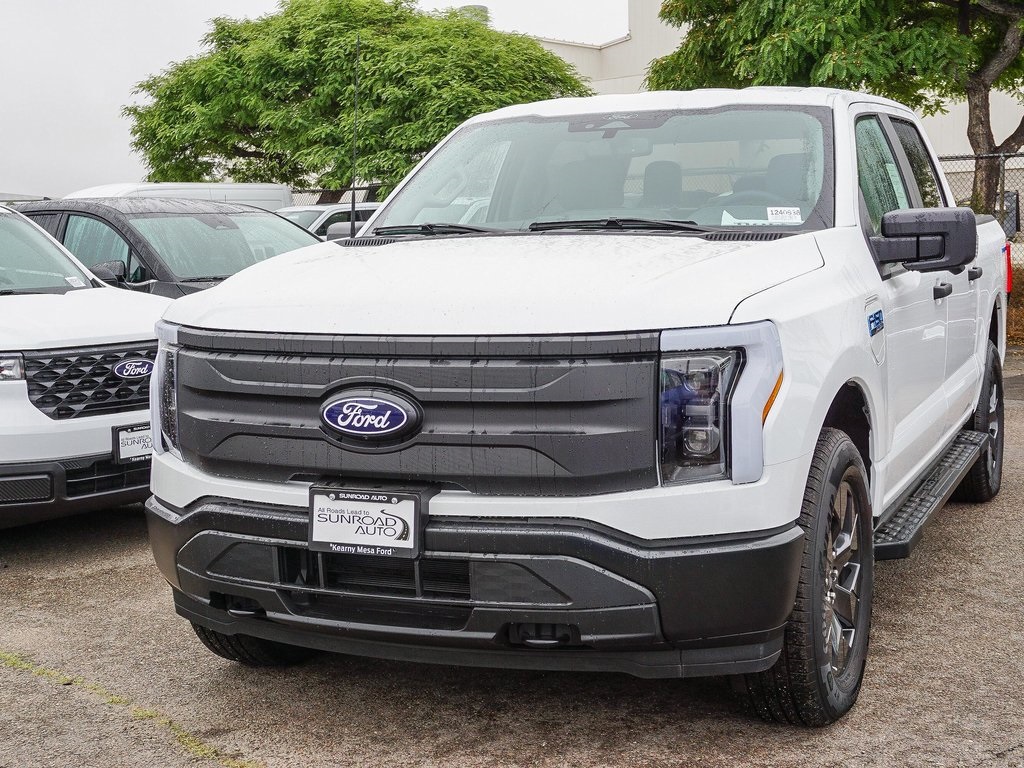 2024 Ford F-150 Lightning photo 3