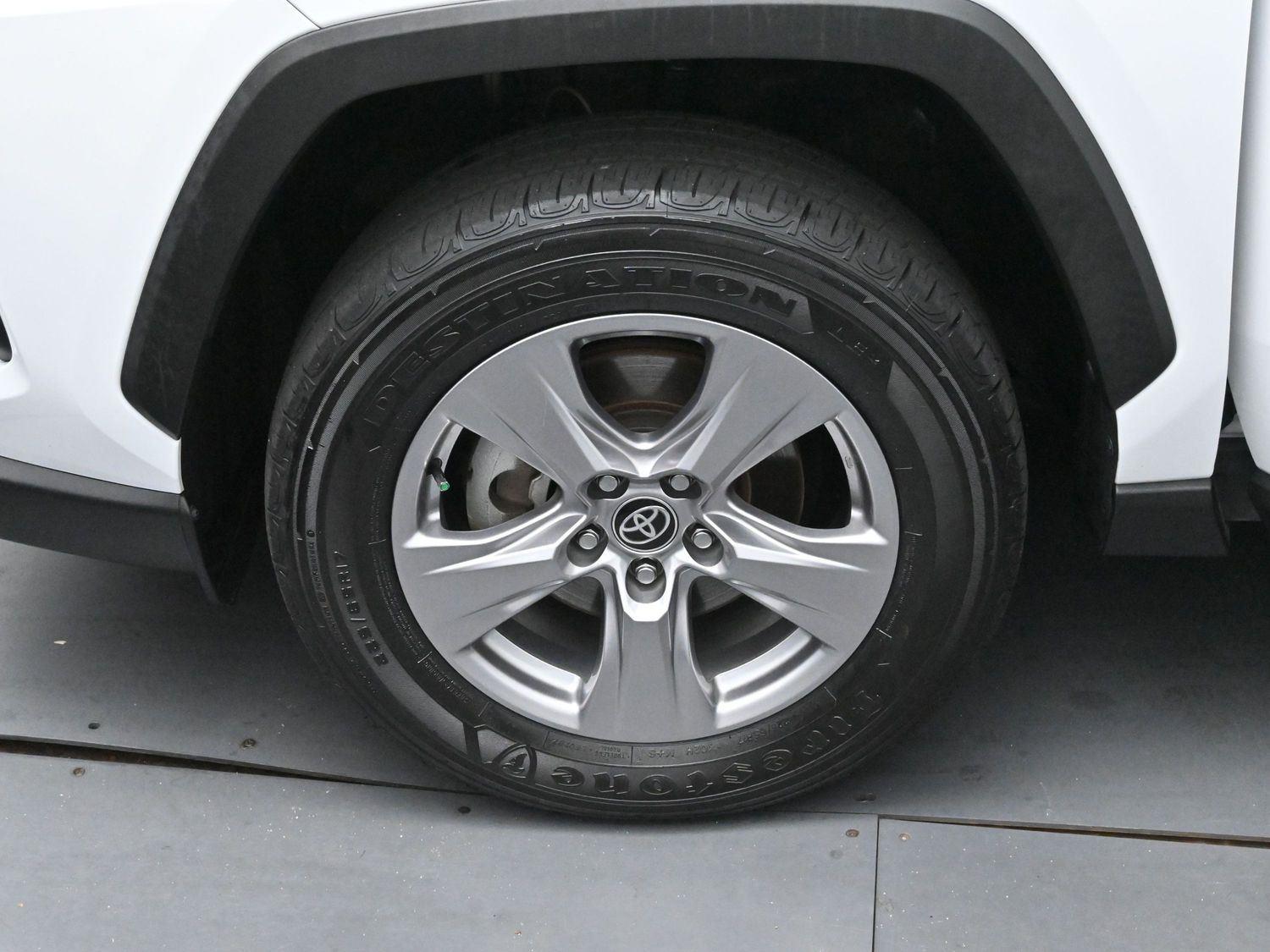 2023 Toyota RAV4 XLE photo 27