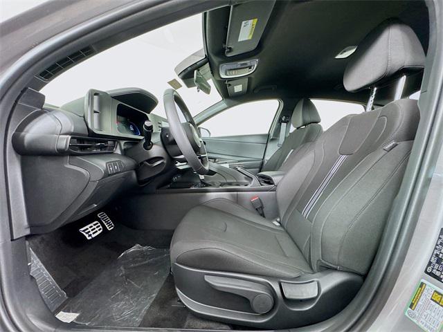 2025 Hyundai Elantra SEL Sport photo 26