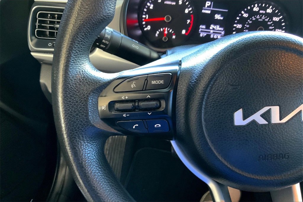 2022 Kia Rio LX photo 17