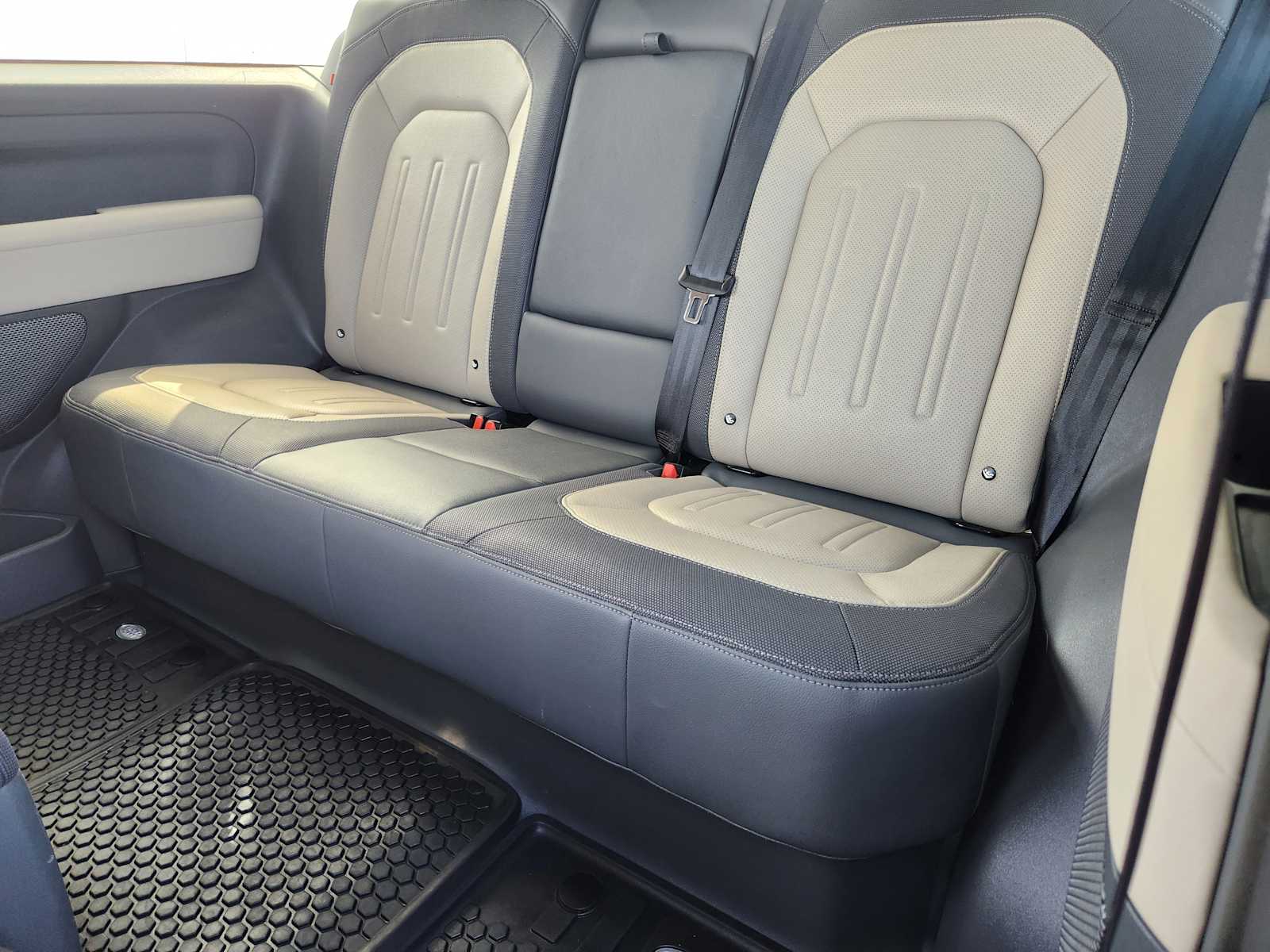 2022 Land Rover Defender X-Dynamic S photo 41