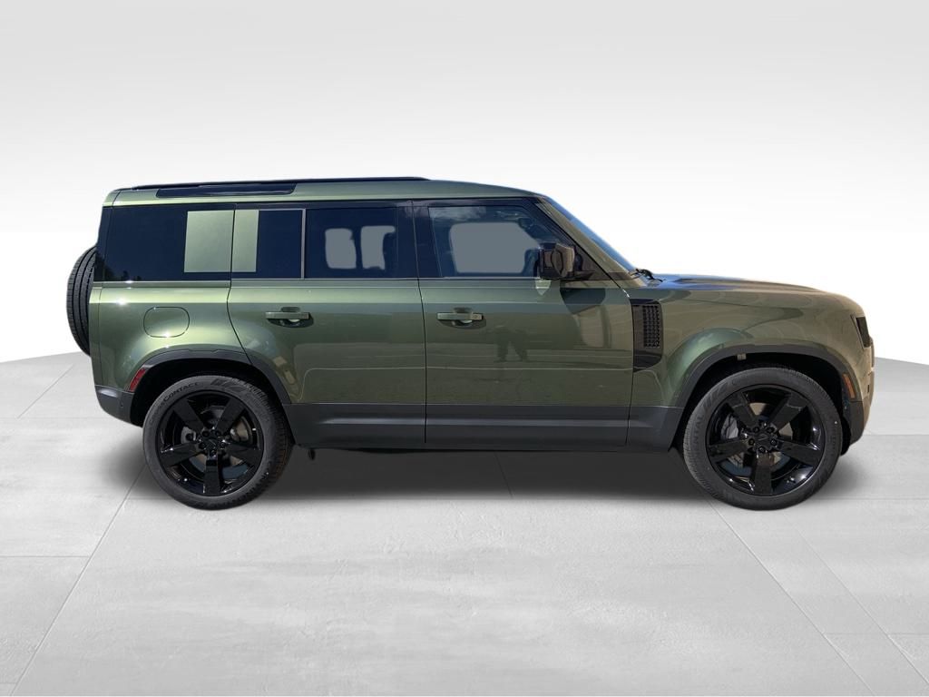 2026 Land Rover Defender 110 S photo 5