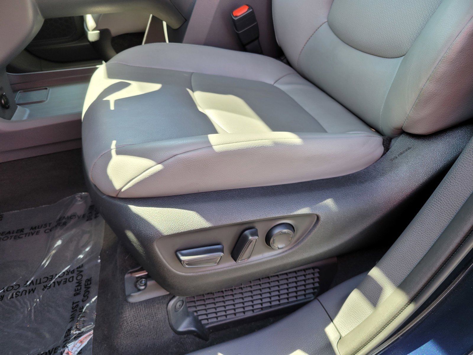 2023 Toyota Sienna XLE photo 16