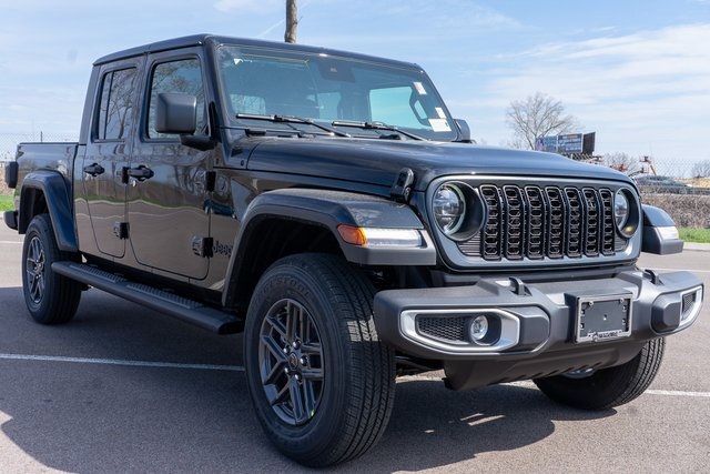 2025 Jeep Gladiator Sport S photo 3