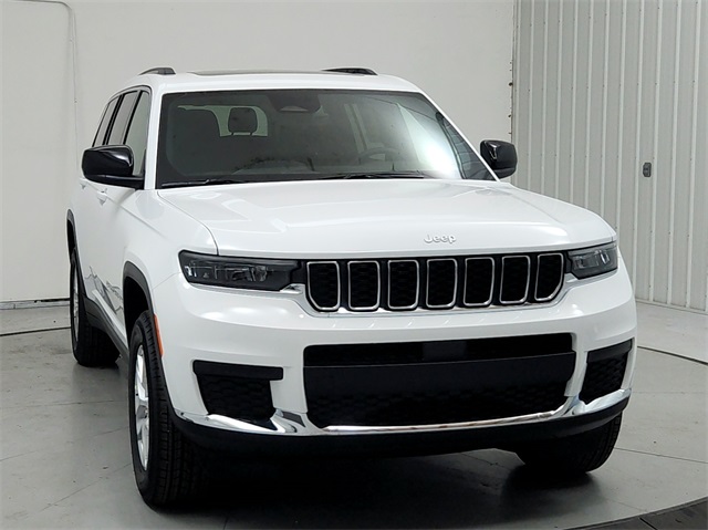 2025 Jeep Grand Cherokee Laredo X photo 2