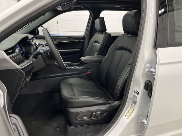 2025 Jeep Grand Cherokee Limited photo 4