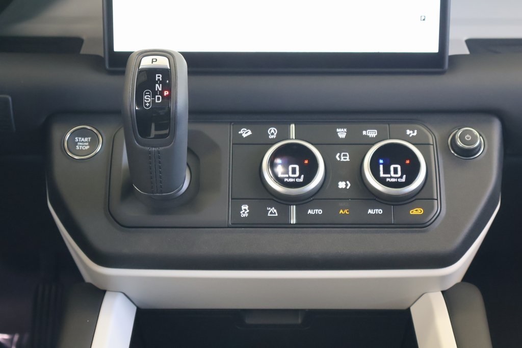 2025 Land Rover Defender 110 S photo 14