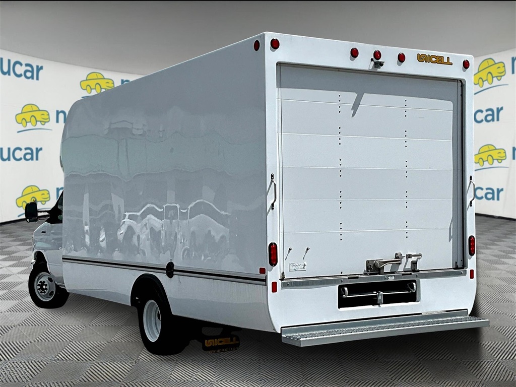 2025 Ford E-350 photo 4