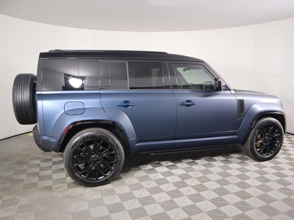 2026 Land Rover Defender 110 V8 photo 4