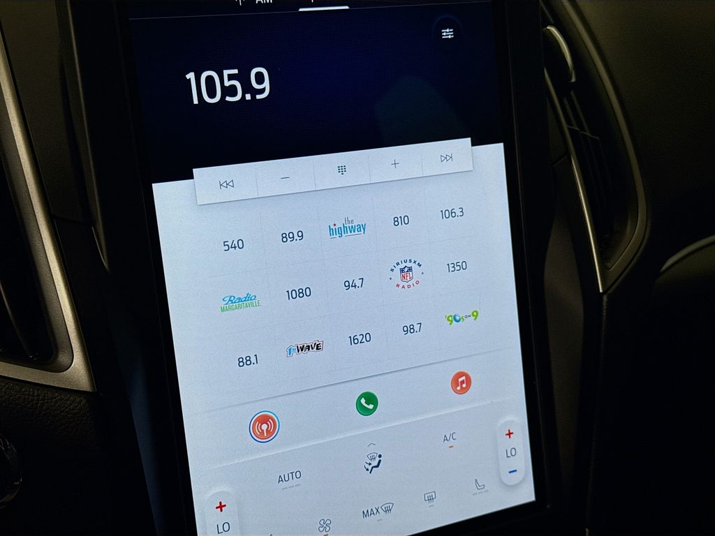 2022 Ford Edge SEL photo 15