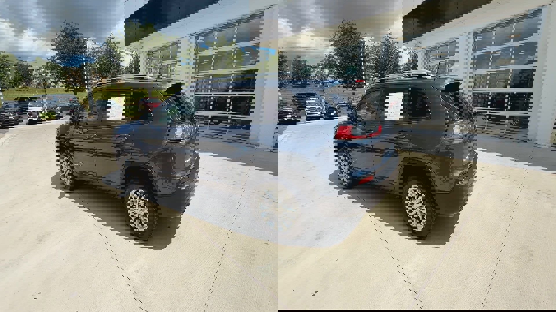 2020 Jeep Cherokee Latitude photo 6