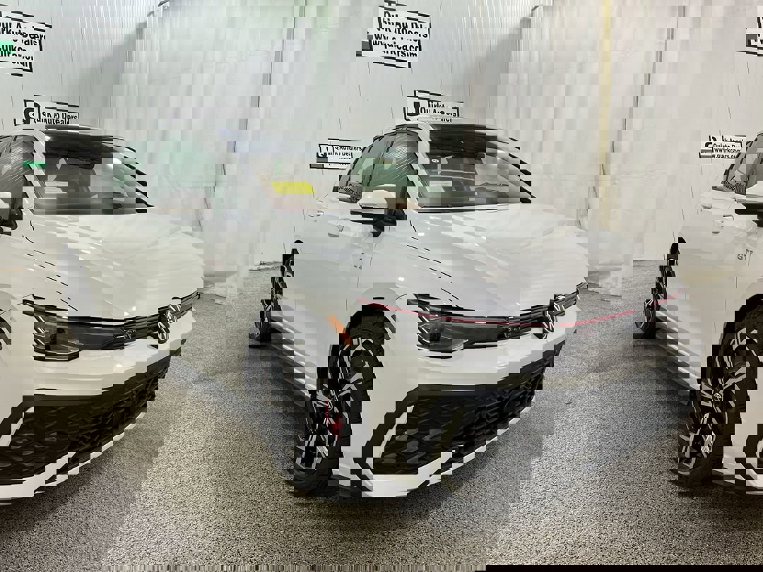 2025 Volkswagen Golf GTI SE's photo