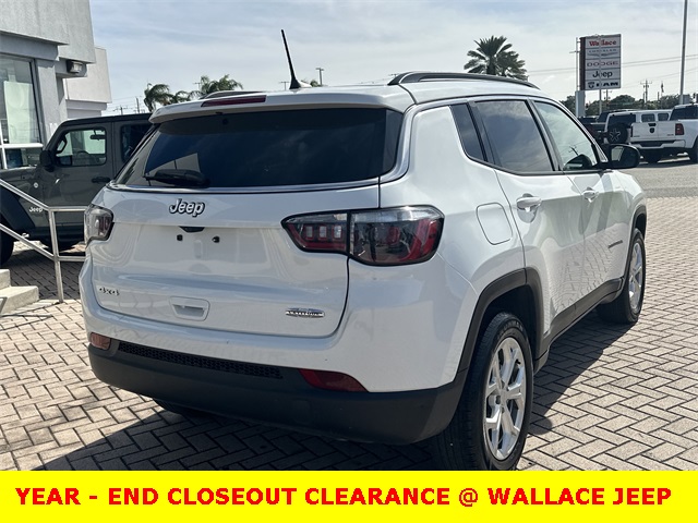 2024 Jeep Compass Latitude photo 4