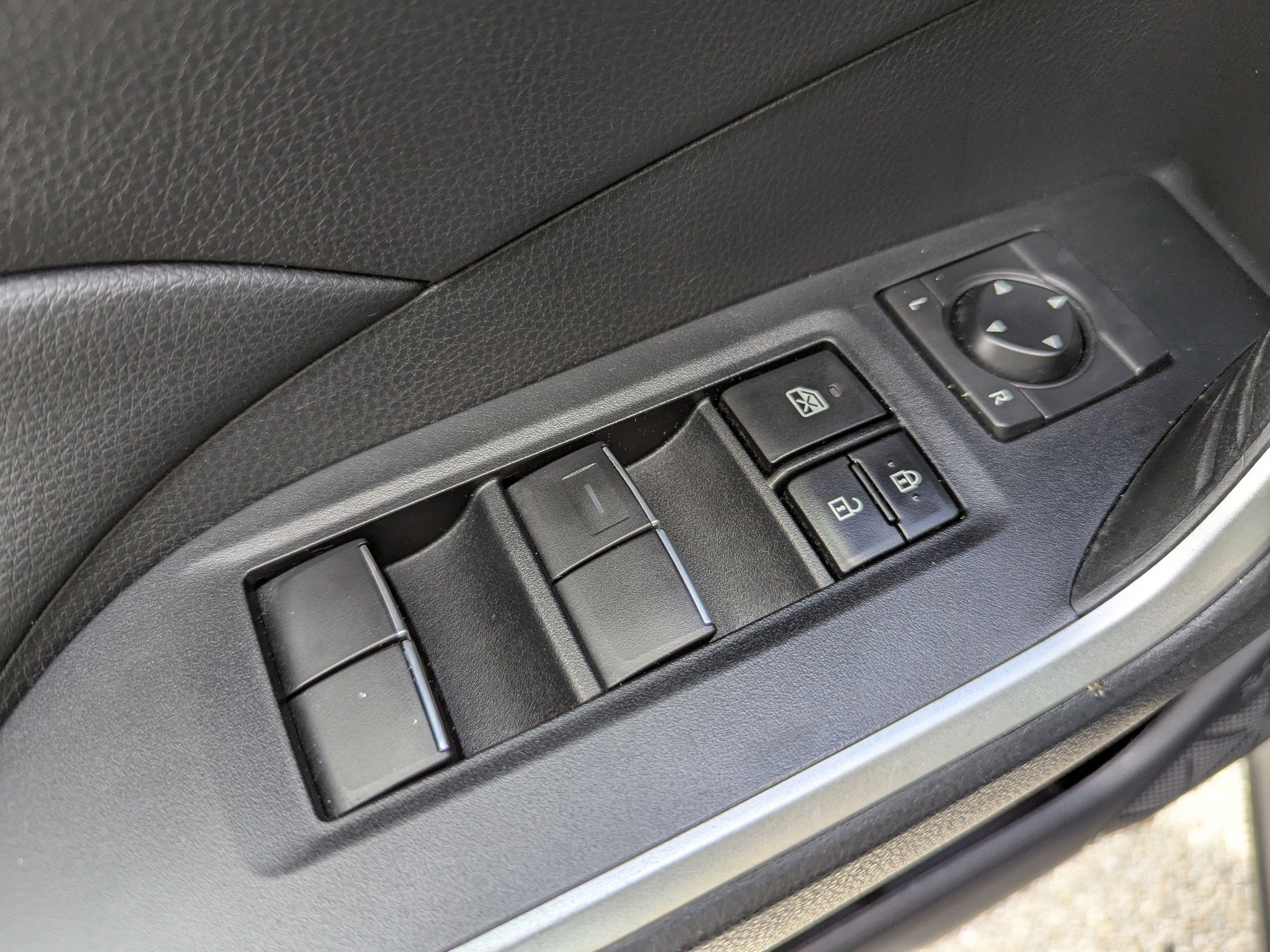 2021 Toyota RAV4 XLE Premium photo 14